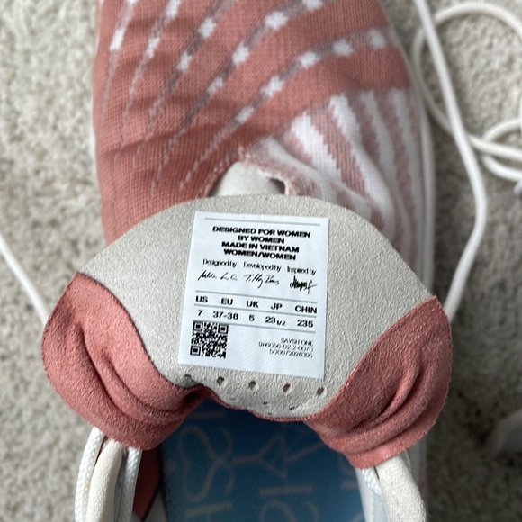 Athleta exclusive Saysh sneaker in hearth rose.  Like new.  Size 7. - Picture 5 of 6